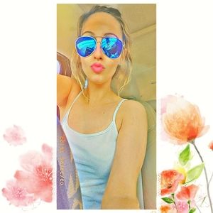 Meet your Posher, Constance